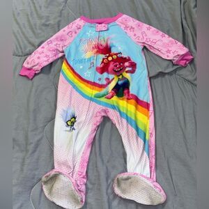 👕18m well worn troll footed fleece pajamas